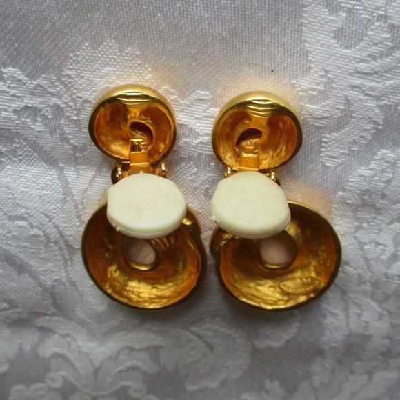 ๐น๐น CLARA STUDIOS (VINTAGE) GOLD SWIRL CIRCLE EARRINGS โ CLIP-ONS ๐น๐น NWOT - Picture 8 of 15